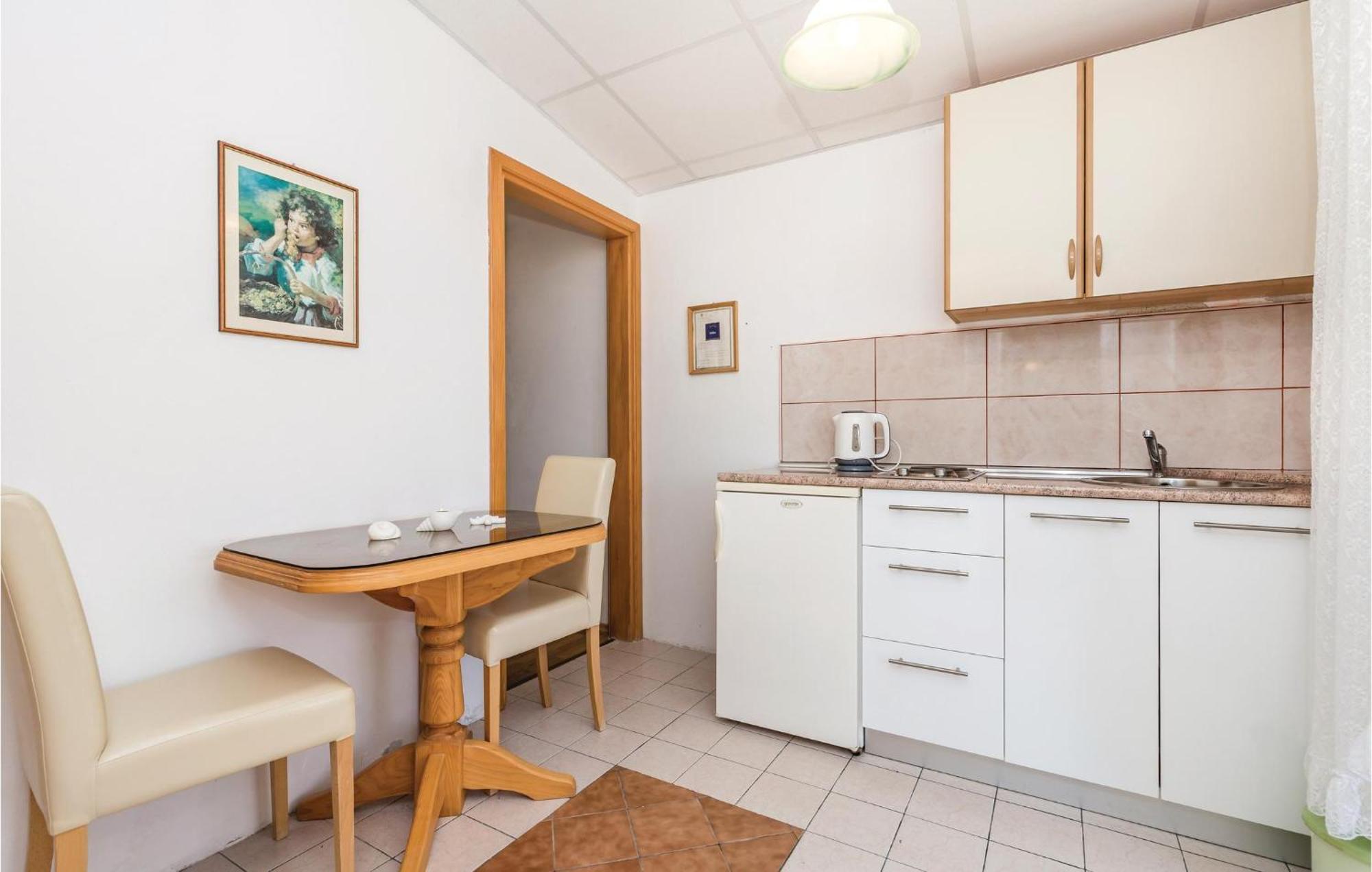 Awesome Apartment In Dinjiska With Kitchen Exterior photo