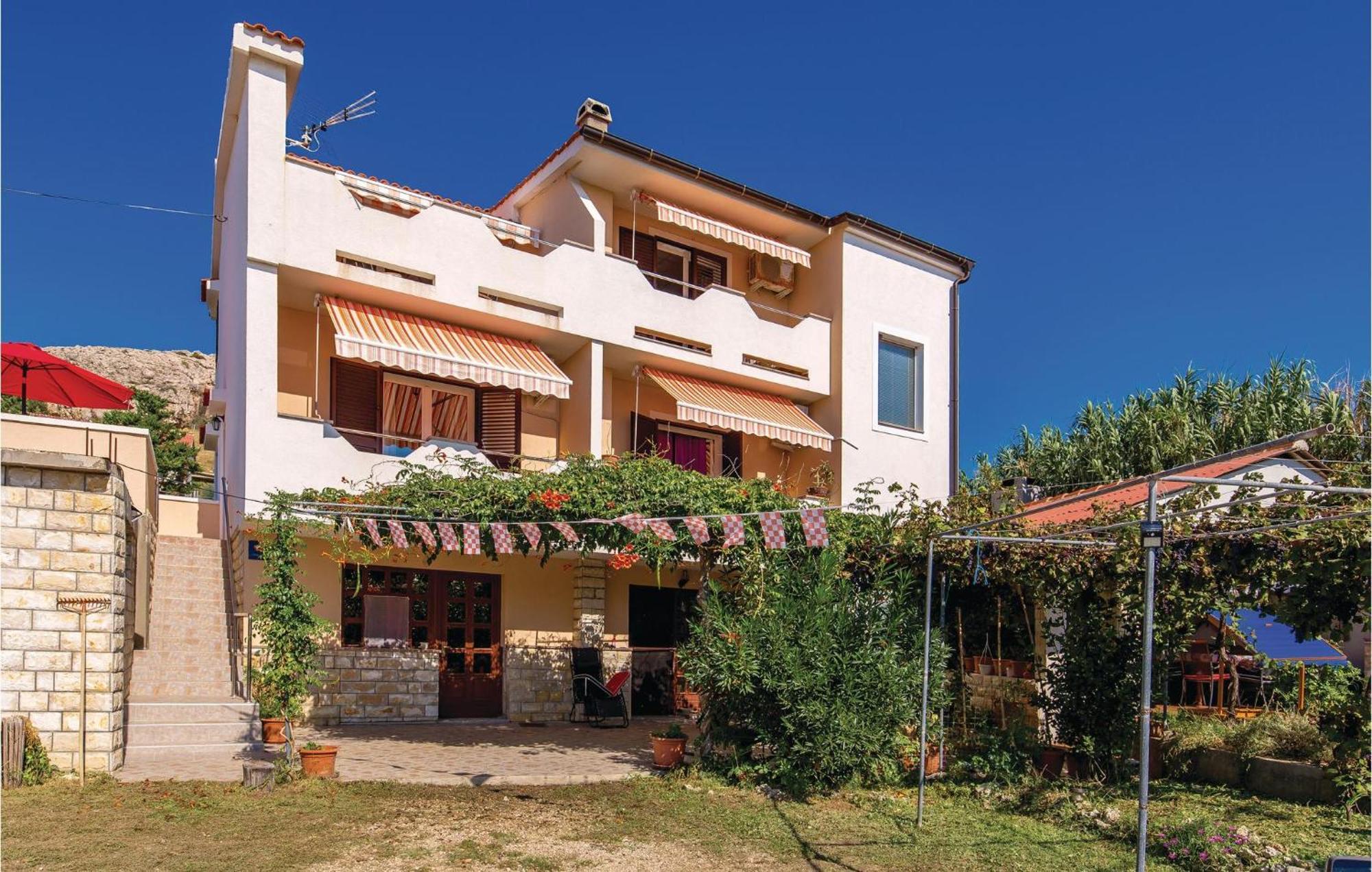 Awesome Apartment In Dinjiska With Kitchen Exterior photo